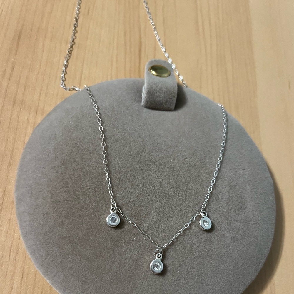 Sterling Silver Necklace with clear stones - Picture 4 of 5